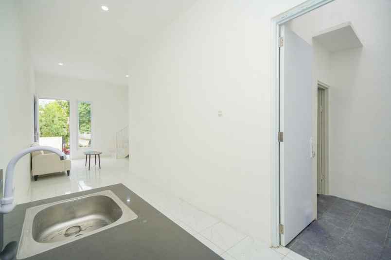 dijual rumah jl batu giok jembatan 14