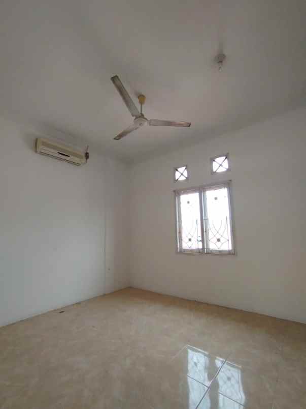 dijual rumah jl bukit barisan