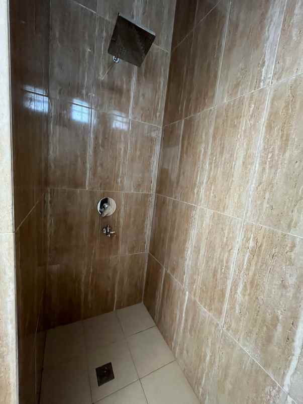 dijual rumah jl bukit paduan serua indah