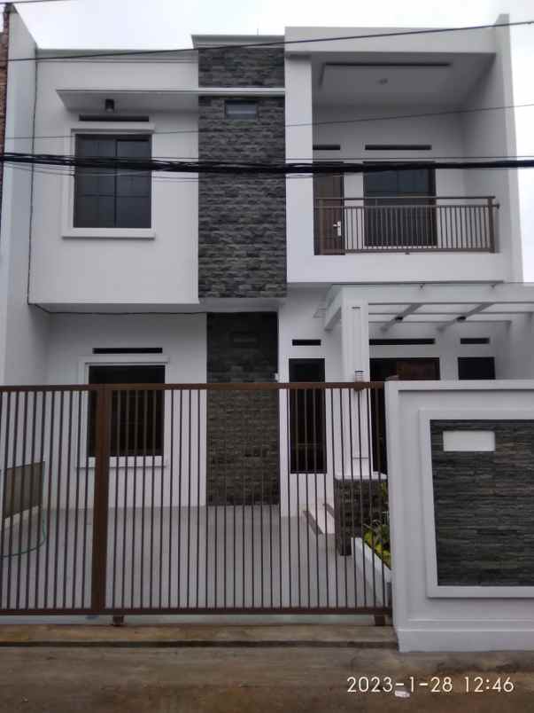 dijual rumah jl cibubur raya jakarta timur
