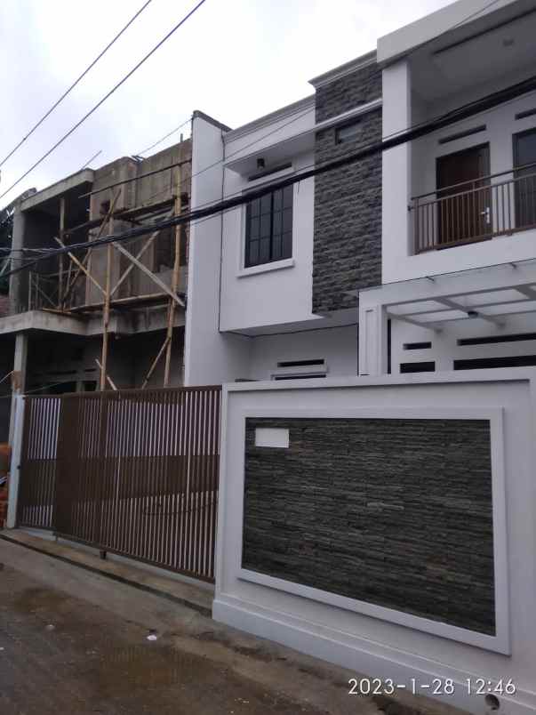 dijual rumah jl cibubur raya jakarta timur