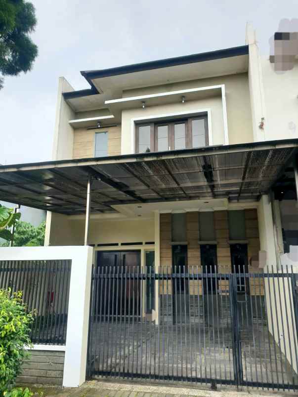dijual rumah jl komp mekarwangi