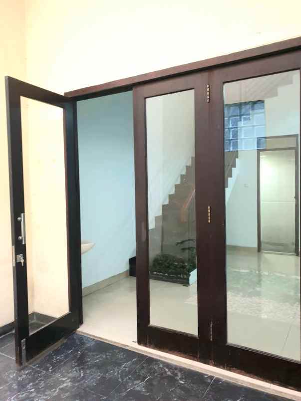 dijual rumah jl komp mekarwangi