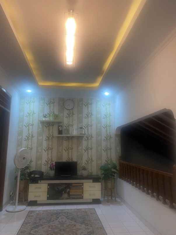 dijual rumah jl pamulang permai