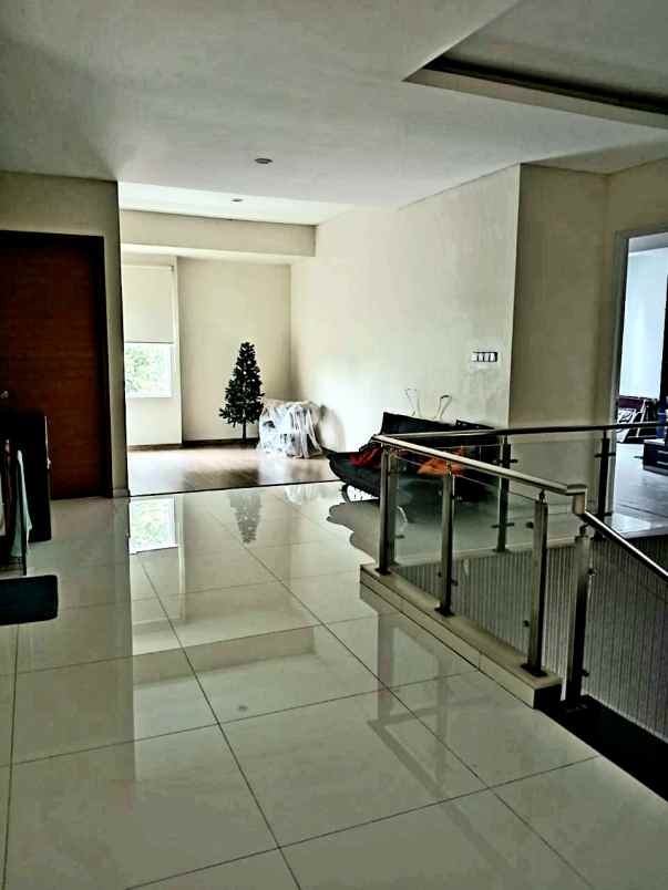 dijual rumah jl perum resinda