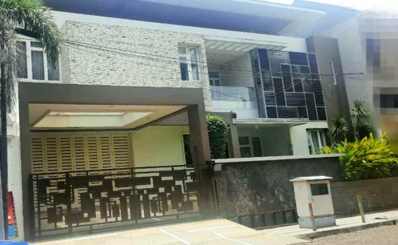 dijual rumah jl perum resinda