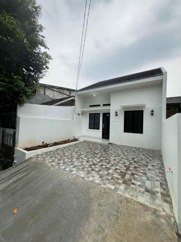 dijual rumah jl perumahan ambar