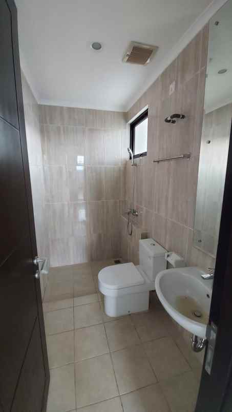 dijual rumah jl podomoro park buah batu