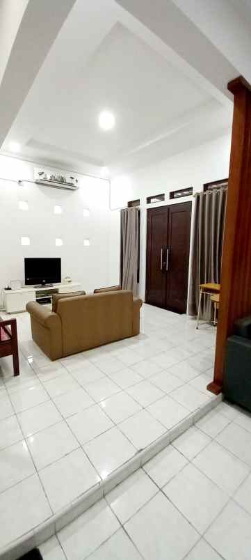 dijual rumah jl pondok duta raya
