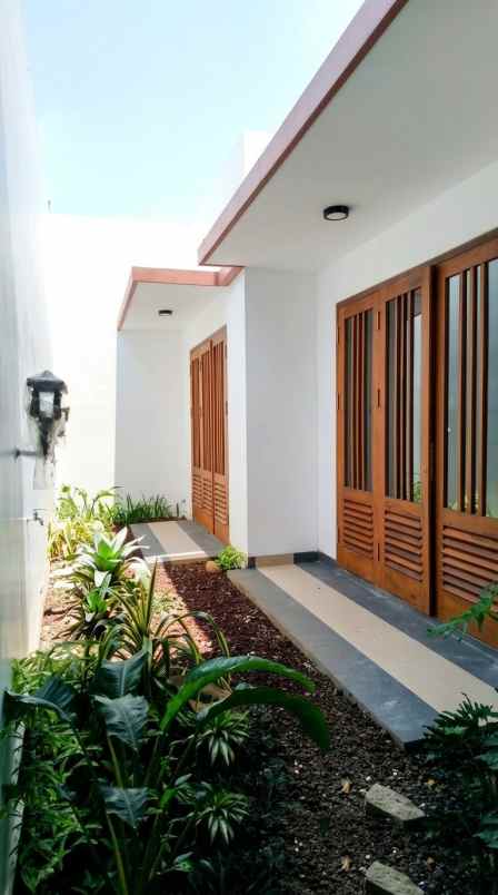 dijual rumah jl pramuka mampang