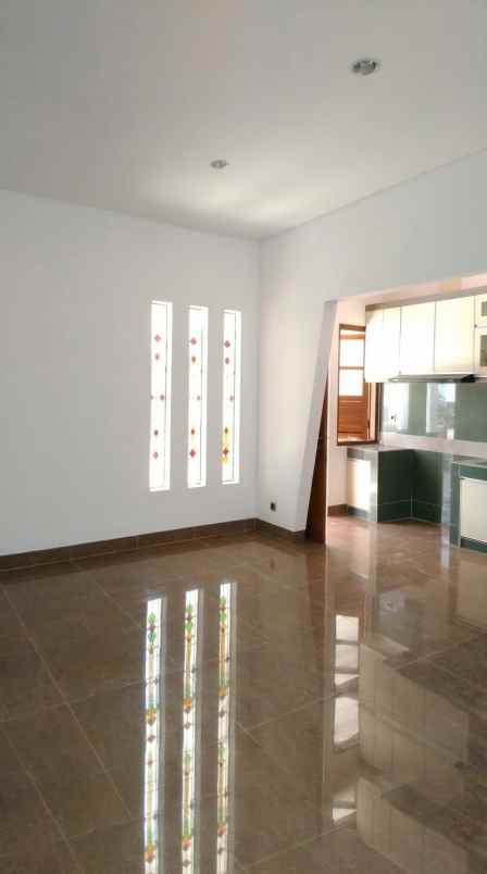 dijual rumah jl pramuka mampang