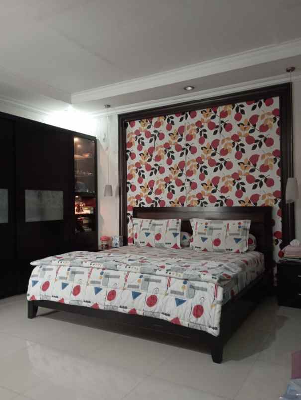 dijual rumah jl pulomas timur kel kayu