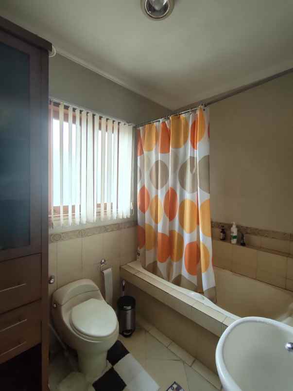 dijual rumah jl raya jatiwaringin jaktim