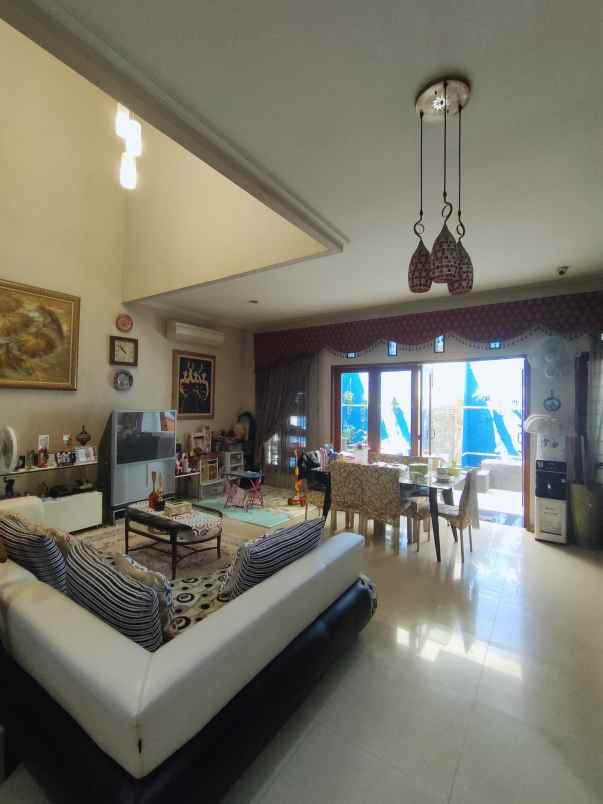 dijual rumah jl raya jatiwaringin jaktim