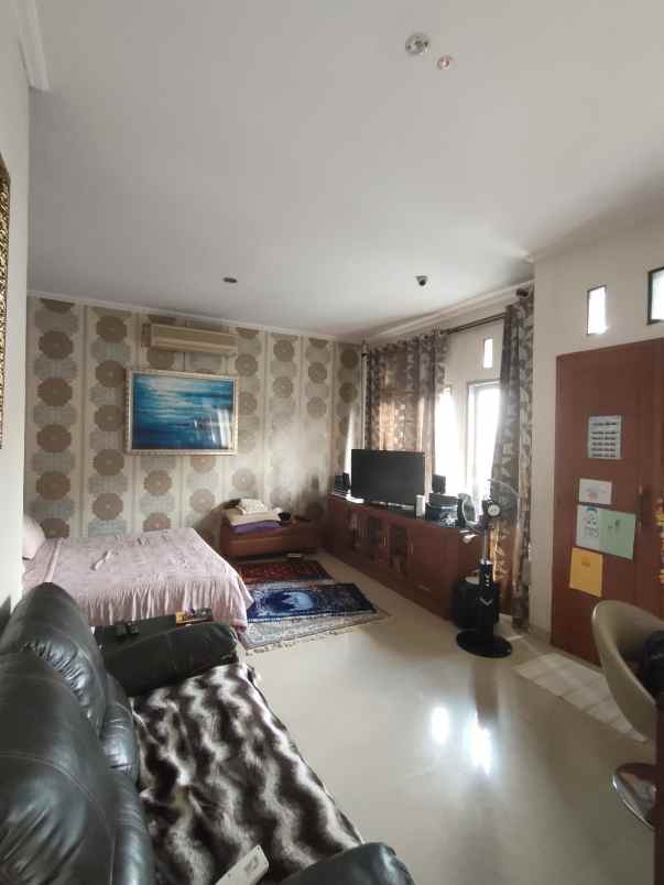 dijual rumah jl raya jatiwaringin jaktim