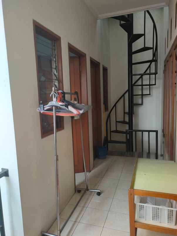 dijual rumah jl raya jatiwaringin jaktim