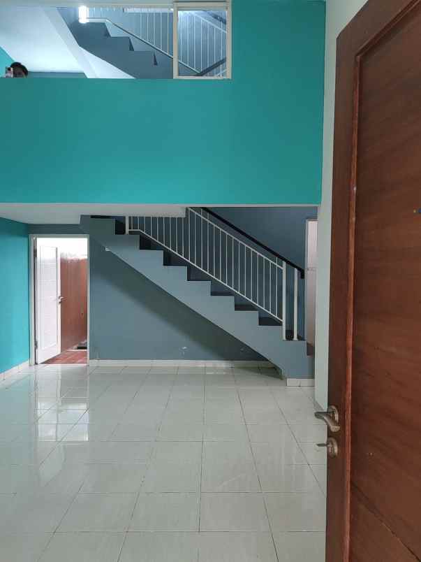 dijual rumah jl raya jatiwarna