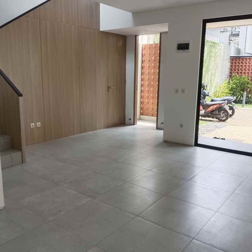 dijual rumah jl rusa raya