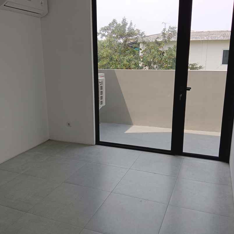 dijual rumah jl rusa raya