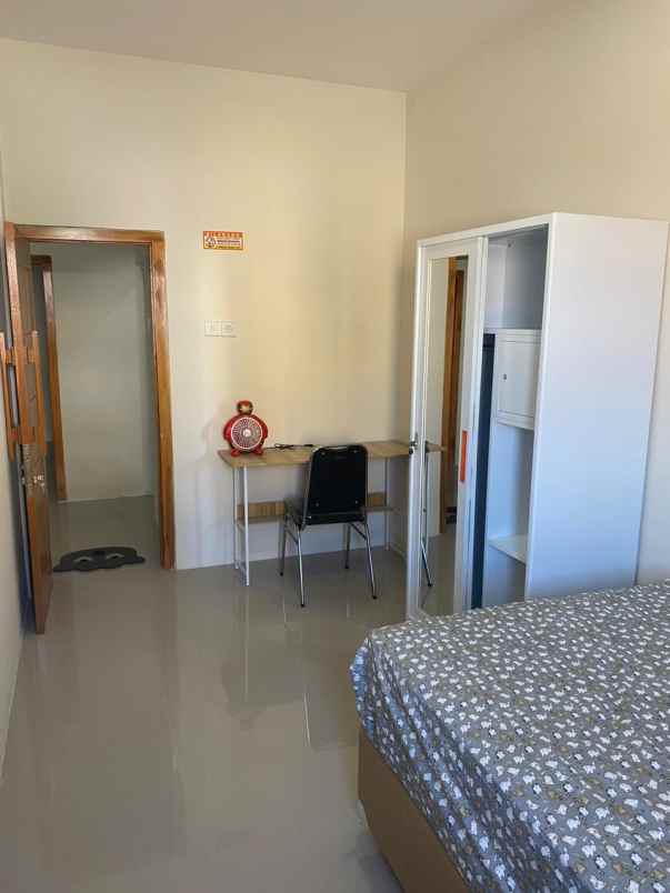 dijual rumah jl semolowaru selatan