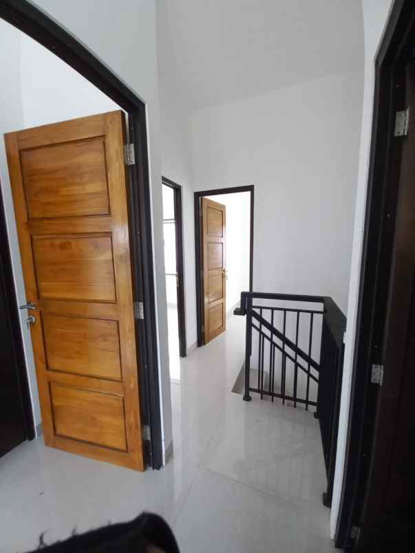 dijual rumah jl setia jatiwaringin