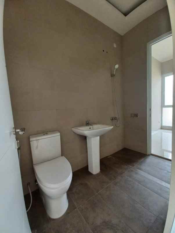 dijual rumah jl setia jatiwaringin