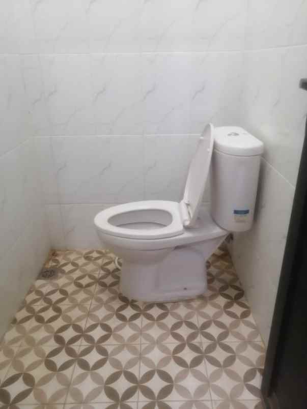 dijual rumah jl setia jatiwaringin