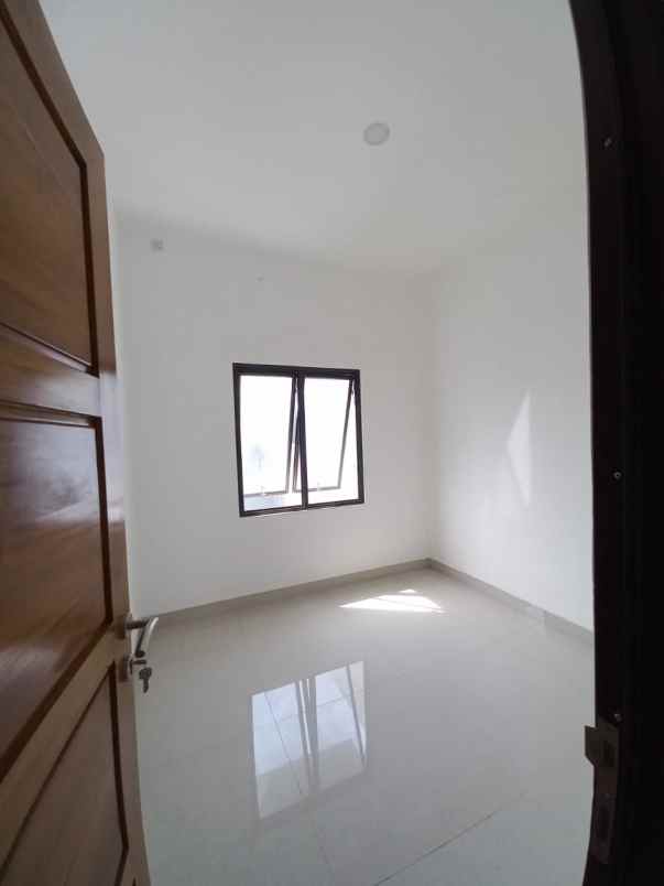 dijual rumah jl setia jatiwaringin