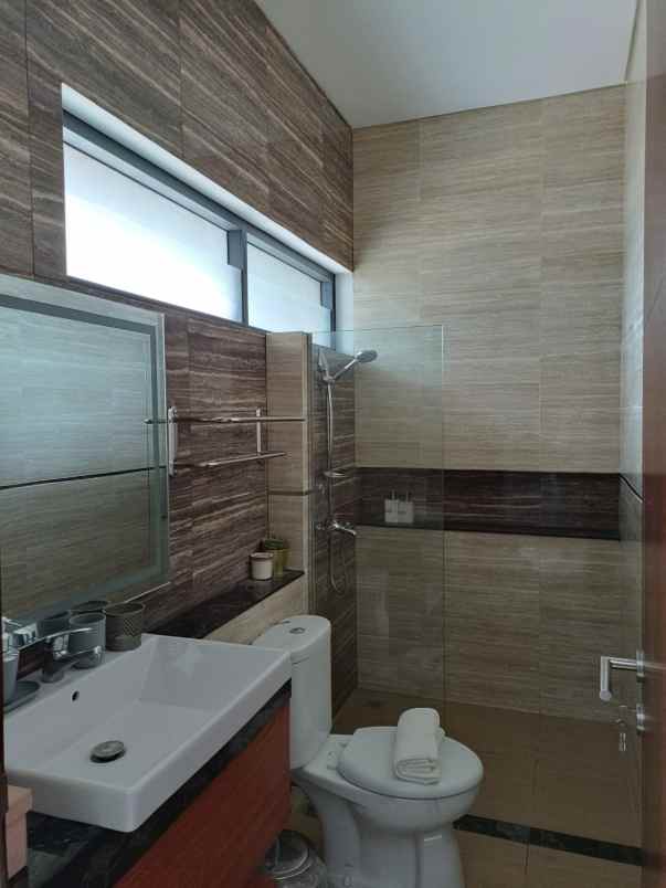 dijual rumah jl setraduta