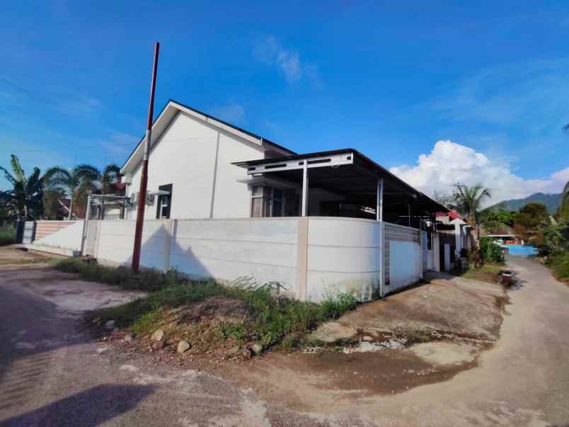 dijual rumah jl sma 8