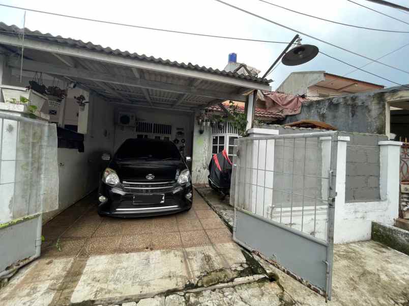 dijual rumah jl vila dago tol serua