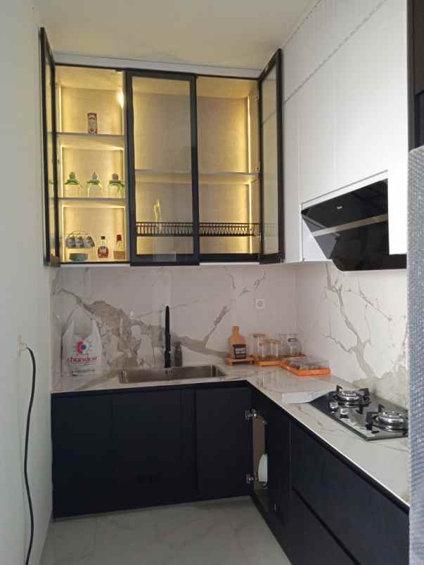 dijual rumah jln hayam wuruk