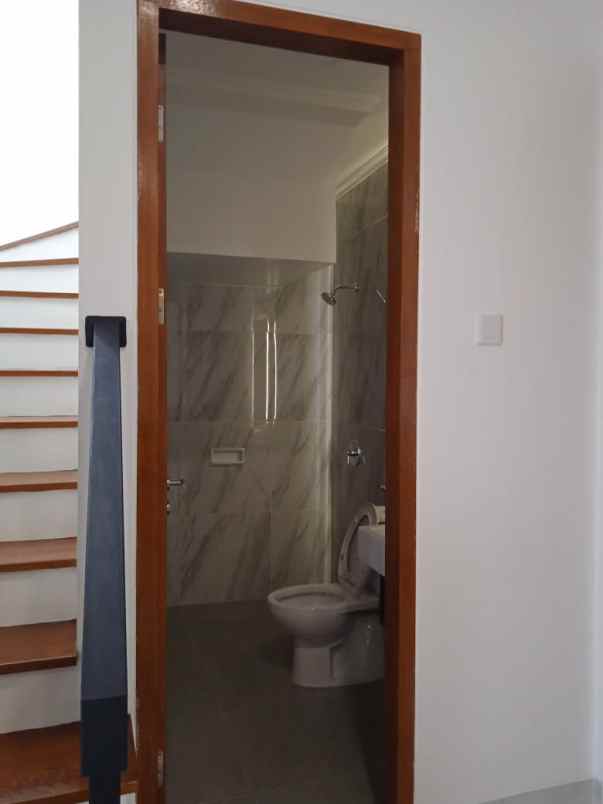 dijual rumah jln hayam wuruk