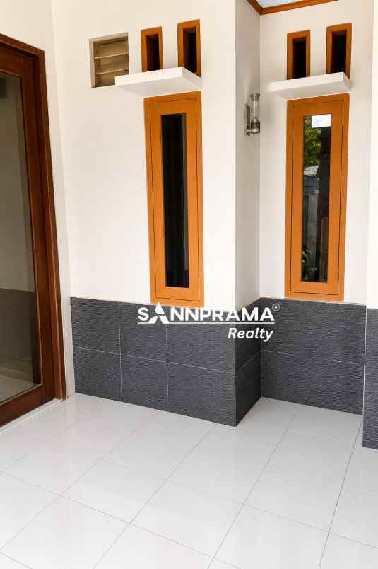 dijual rumah jln raya pondok cabe