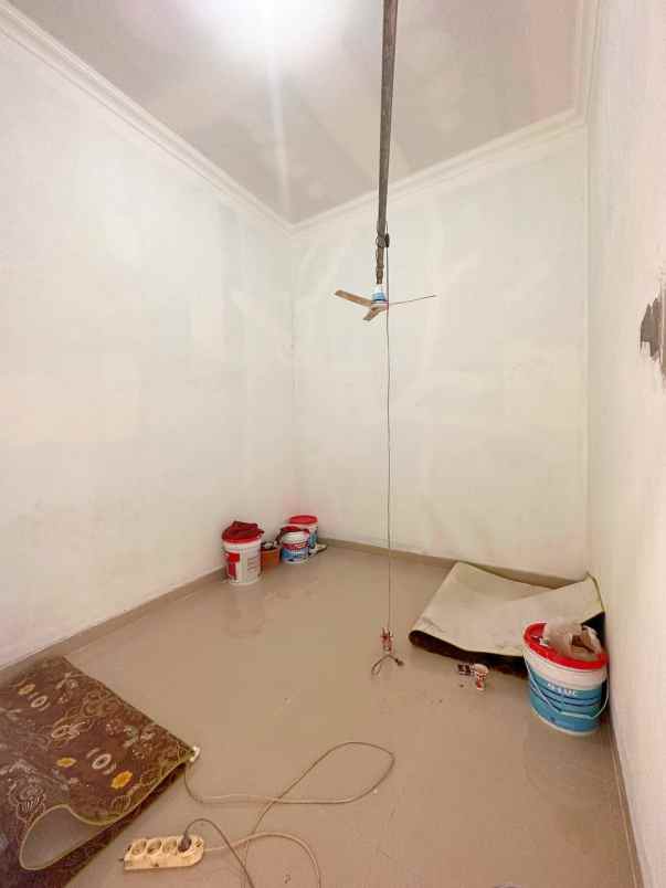 dijual rumah kampung tengah