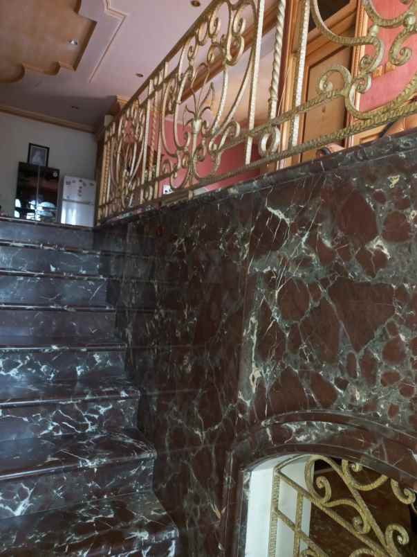 dijual rumah kayu putih