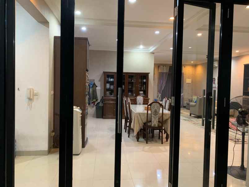 dijual rumah kebon kacang selangkah