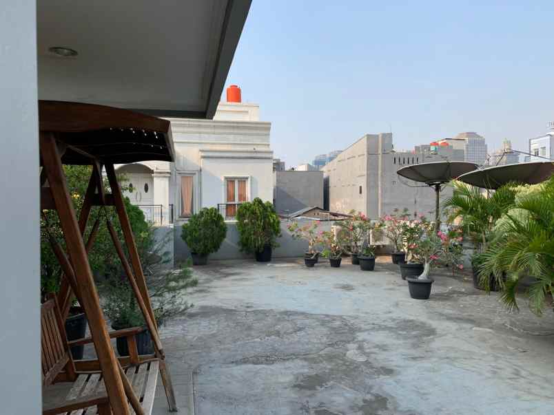 dijual rumah kebon kacang selangkah