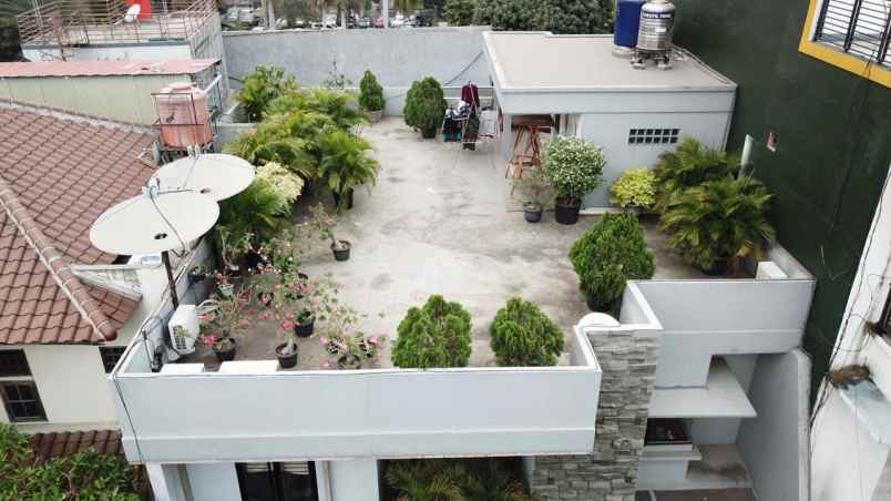 dijual rumah kebon kacang selangkah