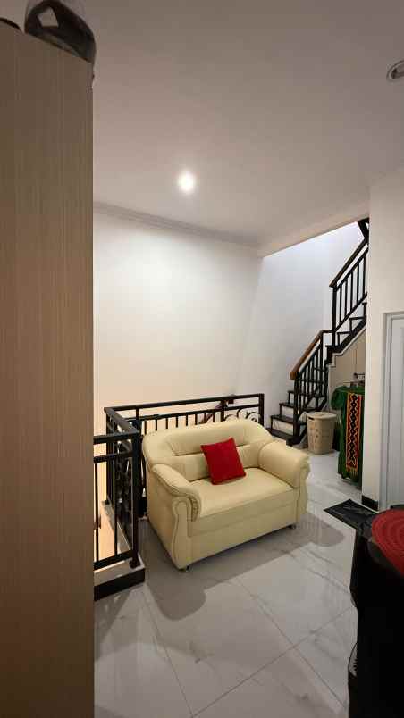 dijual rumah kelapa dua wetan ciracas jakarta timur