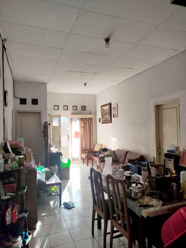 dijual rumah kencana loka