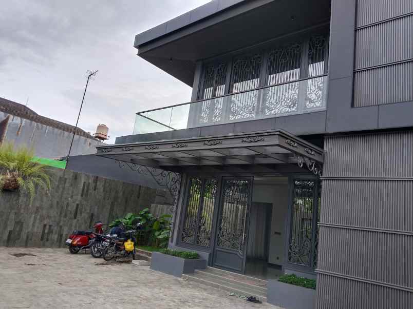 dijual rumah komplek billymoon pondok