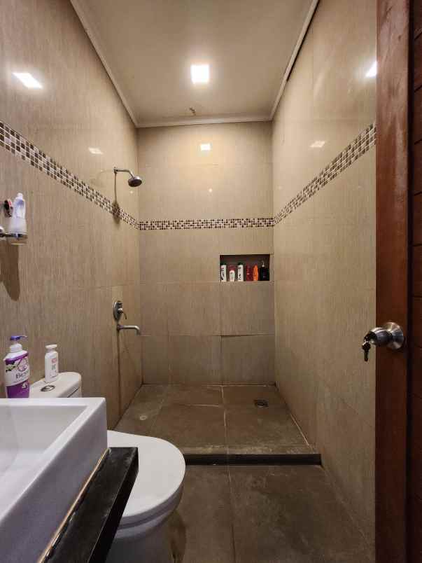 dijual rumah komplek bintaro jaya