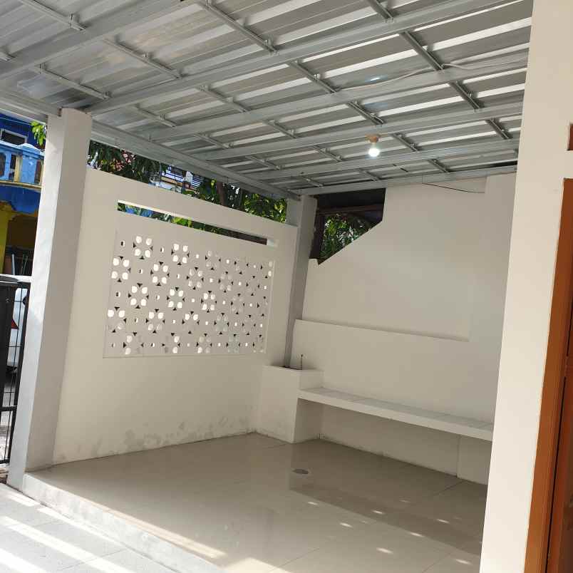 dijual rumah komplek cempaka arum