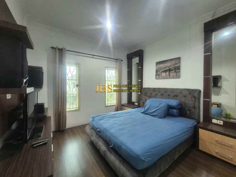 dijual rumah komplek evergreen jalan