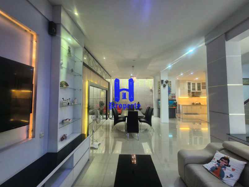 dijual rumah komplek evergreen jalan