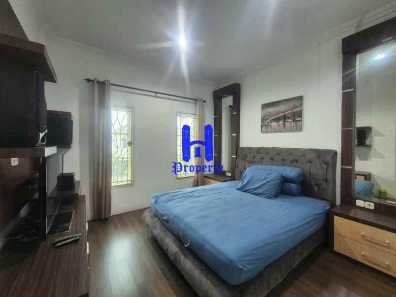 dijual rumah komplek evergreen jalan