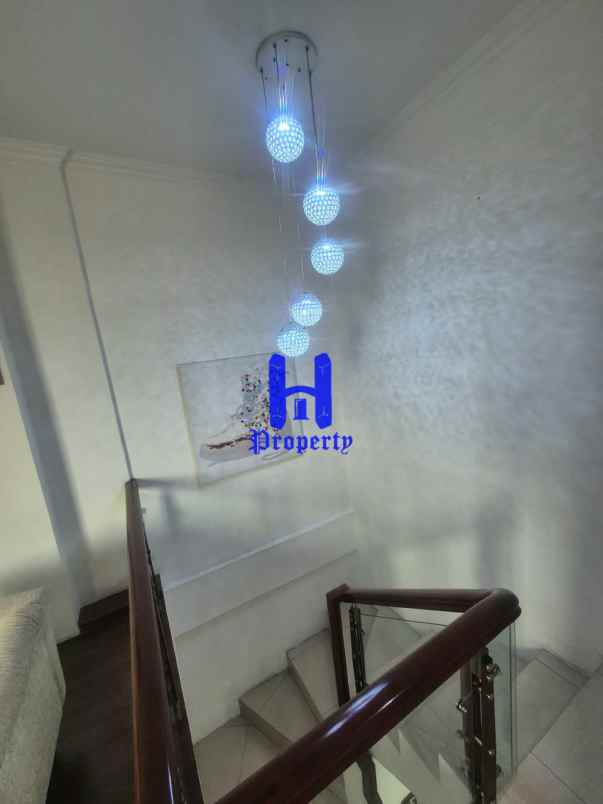 dijual rumah komplek evergreen jalan