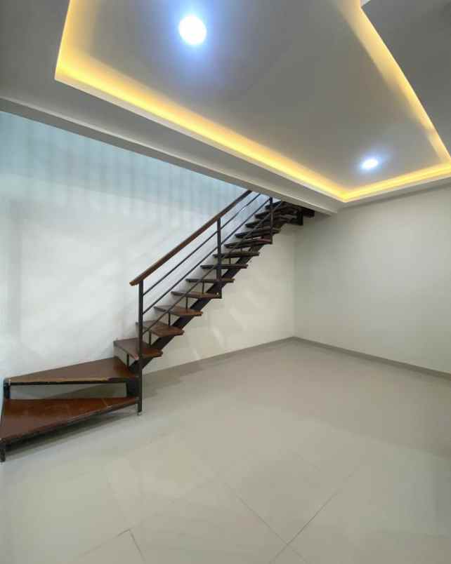 dijual rumah komplek griya cihanjuang