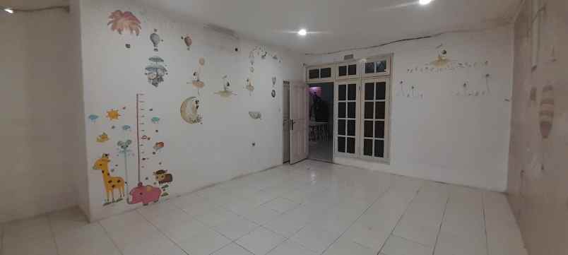 dijual rumah komplek kembang larangan